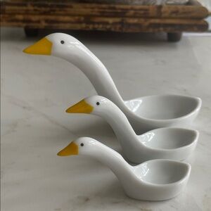 Vintage AVON stacking goose measuring spoons Set of Three.